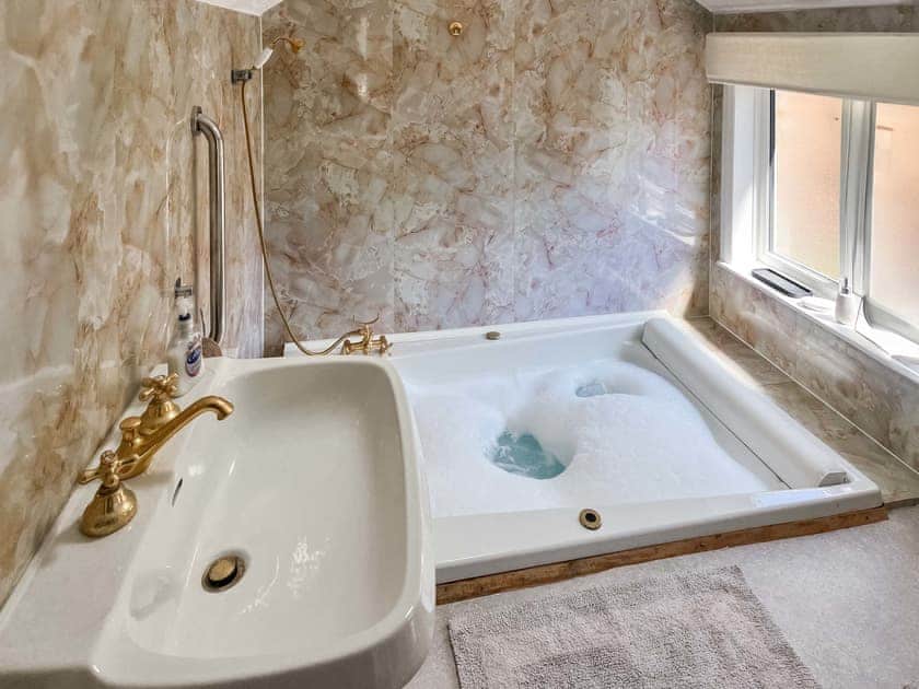 Bathroom | Apartment 2 - Crescent Apartments, Scarborough