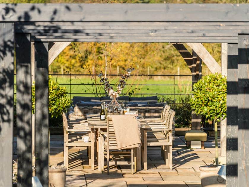 Paved patio area with outdoor furniture | Hare’s Furrow - Stop in the Sticks, Burton Overy