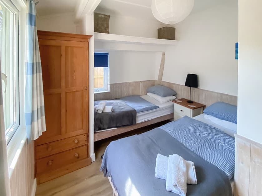 Twin bedroom | Cockle Cottage, Elmer, near Middleton on Sea