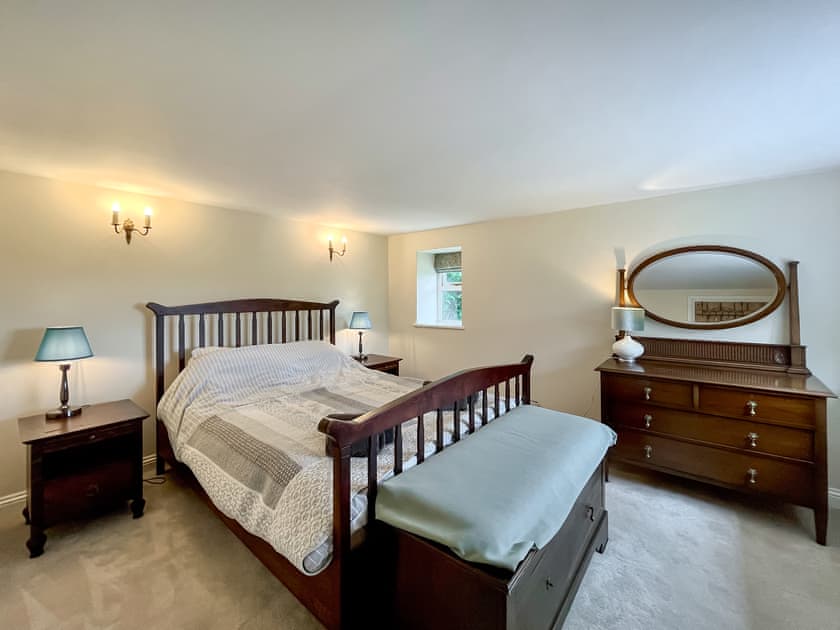 Double bedroom | Gladwyn Cottage, Sutton Benger, near Lacock