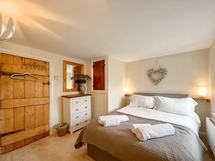 Double bedroom | Gladwyn Cottage, Sutton Benger, near Lacock