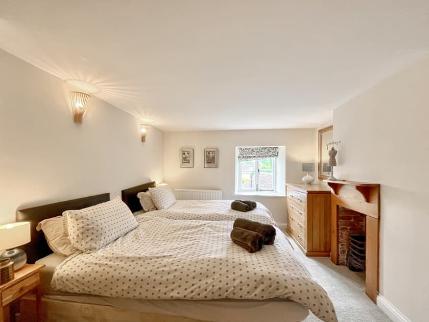 Twin bedroom | Gladwyn Cottage, Sutton Benger, near Lacock