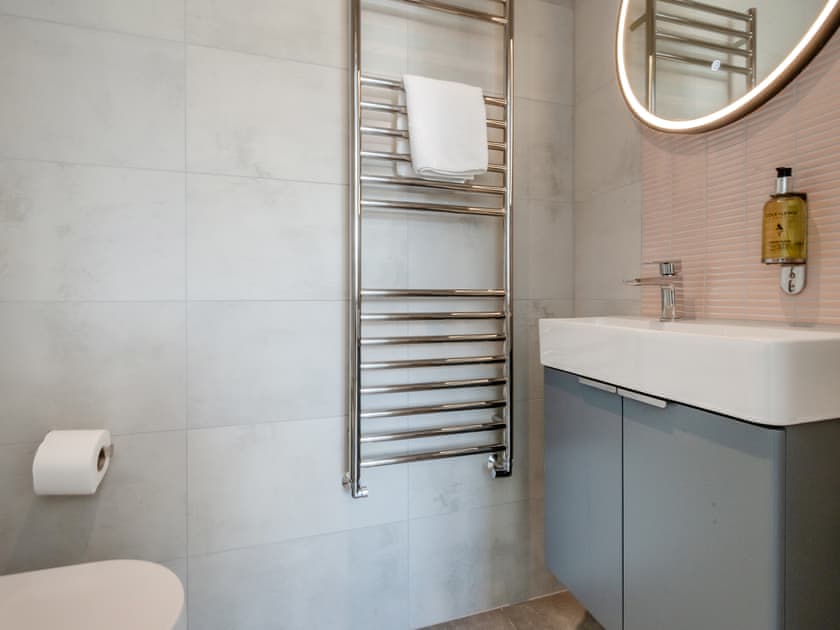 Bathroom | Ty Ynys - Gwbert Holiday Cottages, Gwbert, near Cardigan