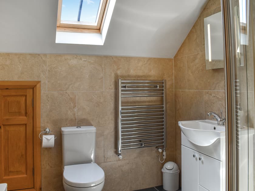 Bathroom | Bramble Cottage - Woodlands Farm, Somerton