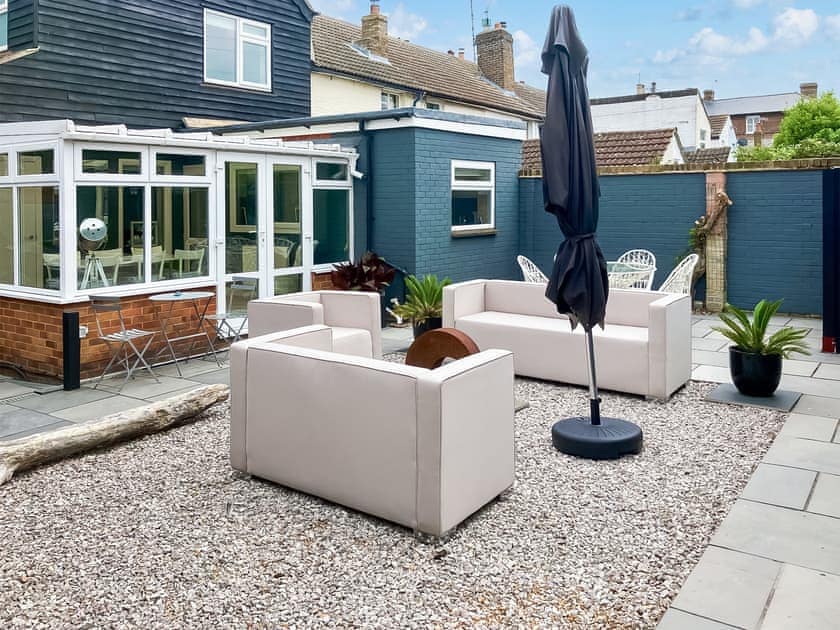 Sitting-out-area | Whitstable Getaways - Sea Scape - Seaside Escapes, Whitstable