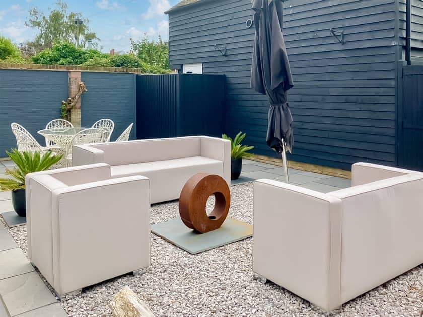 Sitting-out-area | Whitstable Getaways - Sea Scape - Seaside Escapes, Whitstable