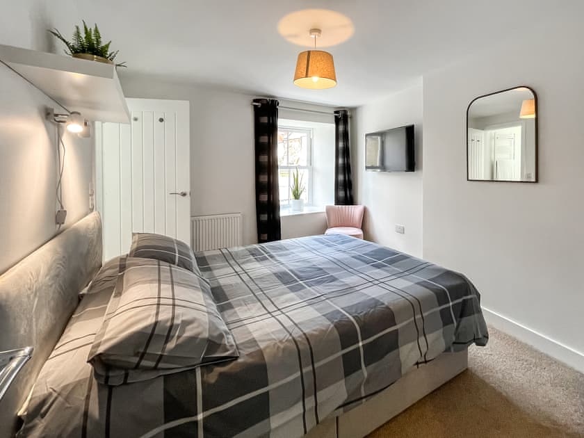 Kingsize Bedroom with TV  | Borders Cottage, Coldstream, near Kelso