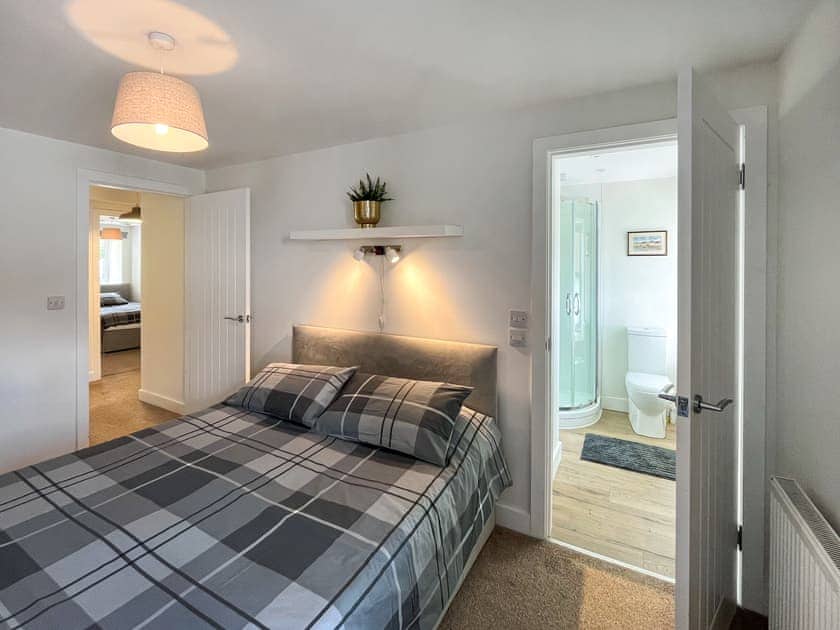 Kingsize Bedroom with En Suite  | Borders Cottage, Coldstream, near Kelso