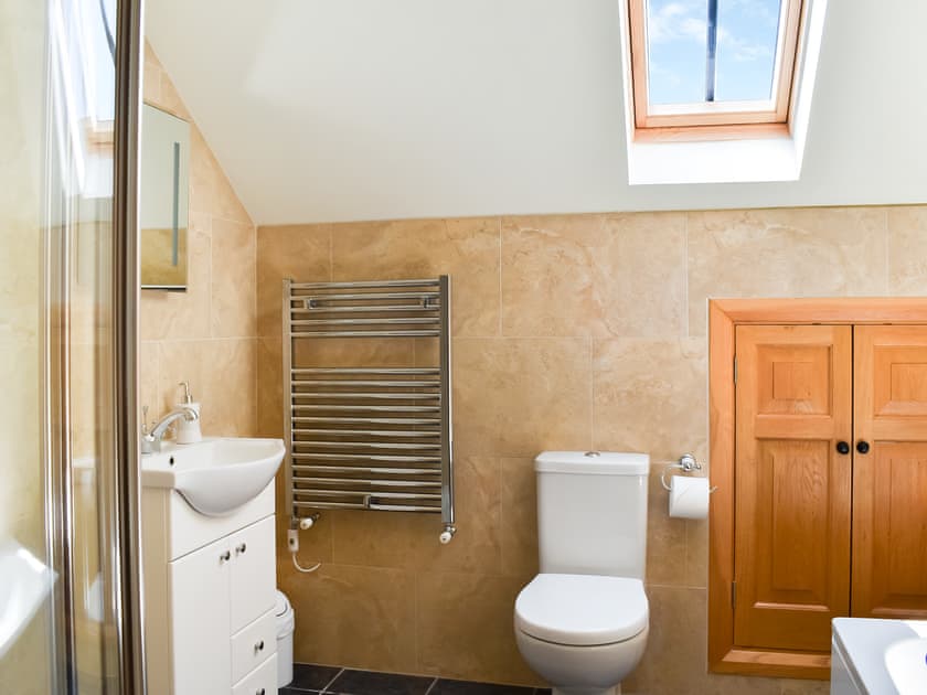 Bathroom | Badger Cottage - Woodlands Farm, Somerton
