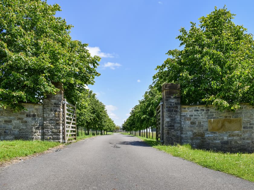 Driveway | Badger Cottage - Woodlands Farm, Somerton