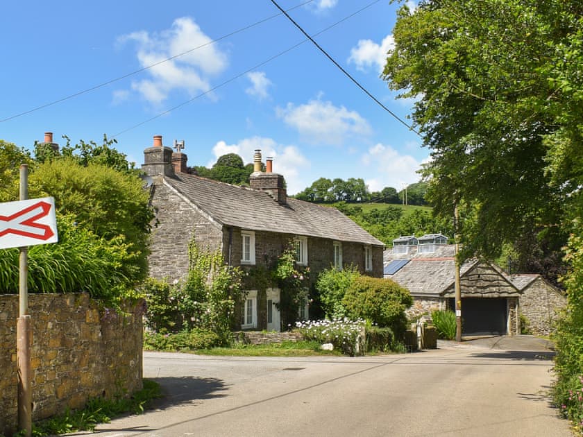 Setting | Hollyhocks Cottage, Hellandbridge, near Bodmin