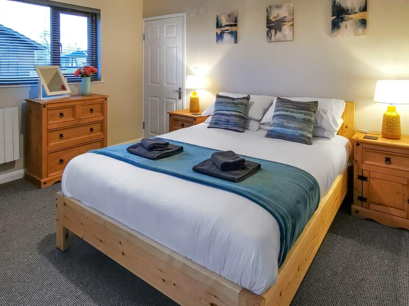 King bedroom  | River Bay - Norfolk Holiday Lodges, Brundall