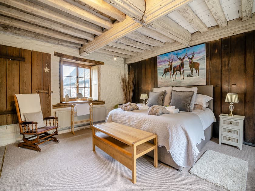 Double bedroom | The Manor House - White Birch Manor Getaways, Awre, near Westbury-on-Severn