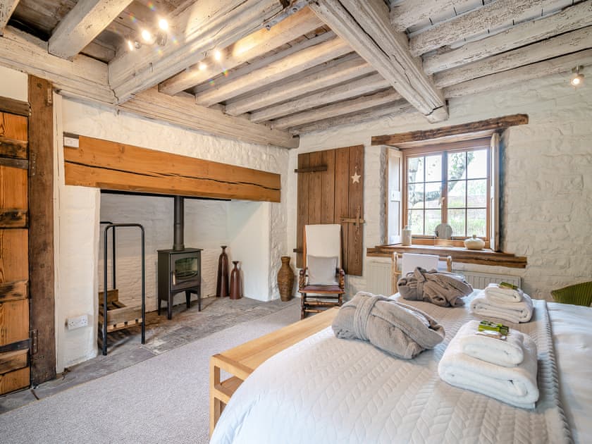 Double bedroom | The Manor House - White Birch Manor Getaways, Awre, near Westbury-on-Severn