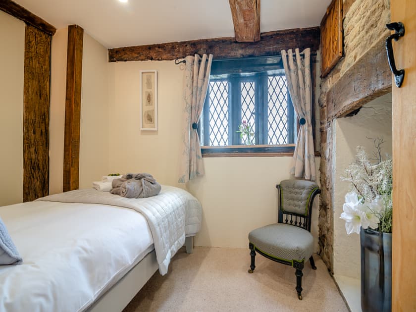 Single bedroom | The Manor House - White Birch Manor Getaways, Awre, near Westbury-on-Severn