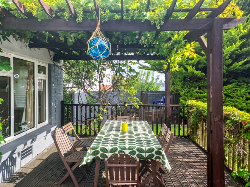 Outdoor eating area | Lotts View, Paignton