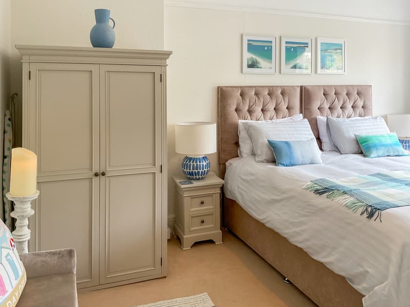 Ample storage within double bedroom | Kinbrae Apartment, Torquay