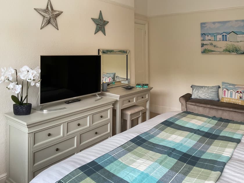 Stylish double bedroom | Kinbrae Apartment, Torquay