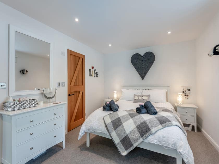 Double bedroom | Puddle Duck Cottage, Kendal