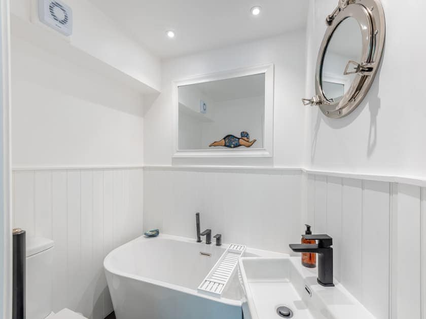 Bathroom | Puddle Duck Cottage, Kendal