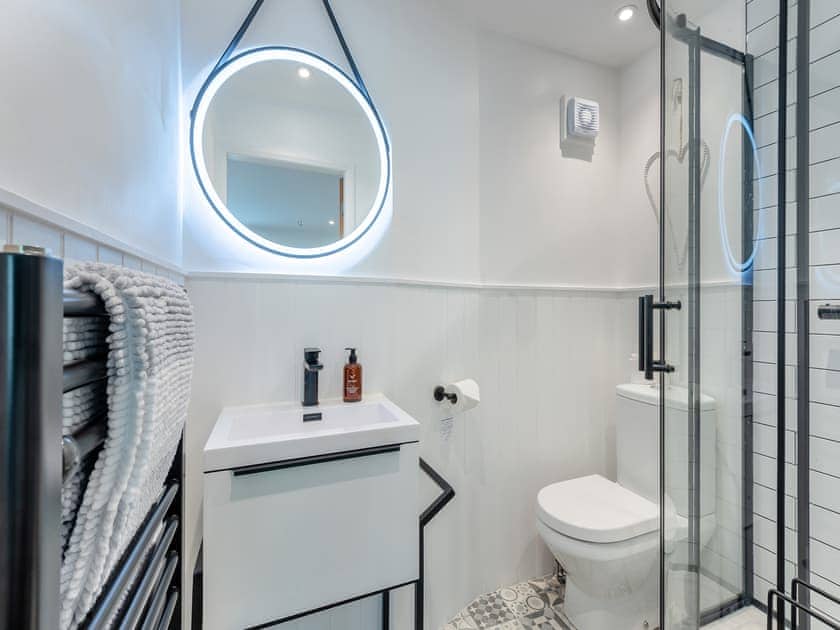 Bathroom | Puddle Duck Cottage, Kendal