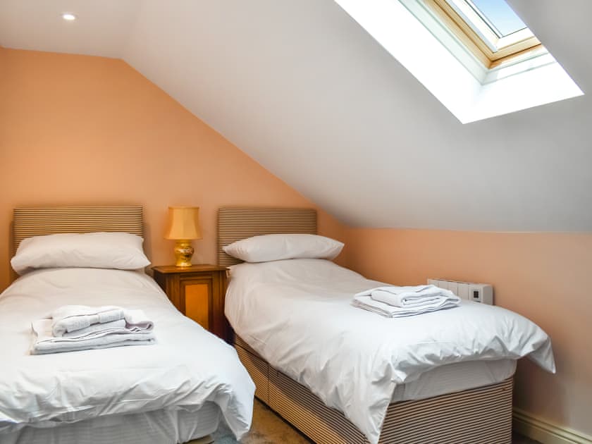Twin bedroom | Swift Cottage - East Ridge Farm Holiday Cottages, Staithes, near Saltburn-by-the-Sea
