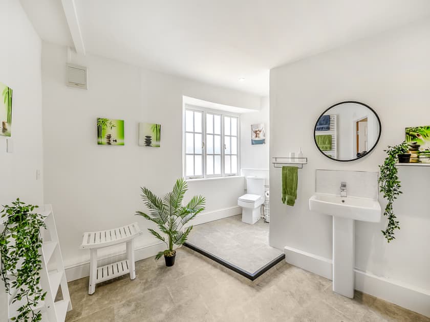 Bathroom | Roosters Retreat - Subiaco Holidays, Minehead