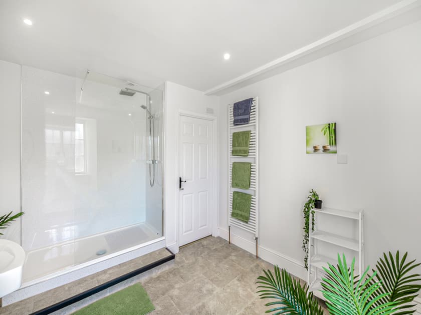 Bathroom | Roosters Retreat - Subiaco Holidays, Minehead