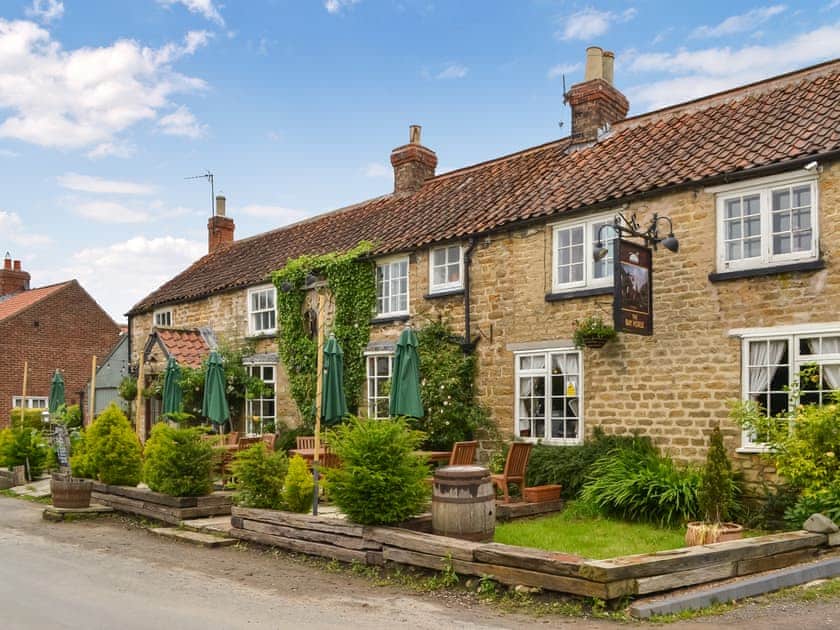 The Village Pub | Yew Tree Cottage, Burythorpe