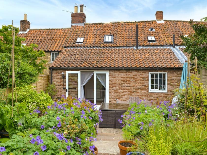 Garden | Yew Tree Cottage, Burythorpe