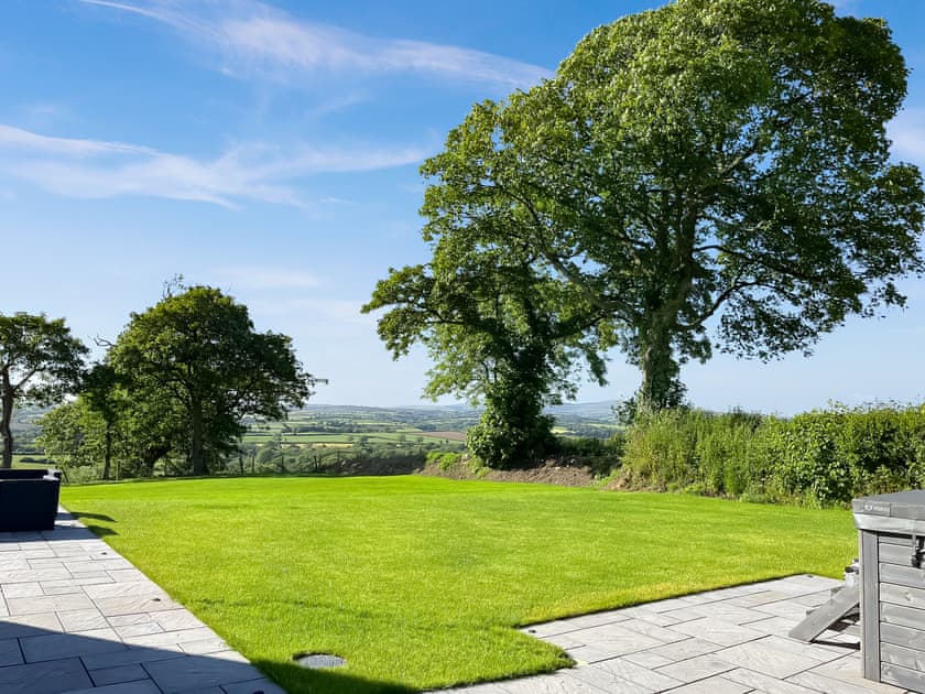 Garden | Llwyncelyn Farmhouse, Clynderwen