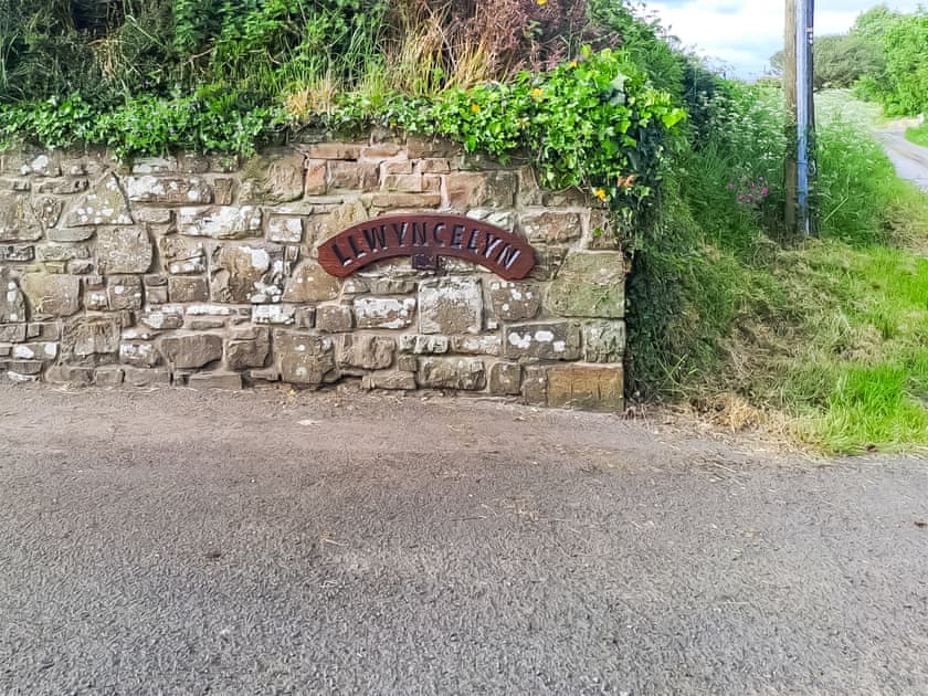 Exterior | Llwyncelyn Farmhouse, Clynderwen