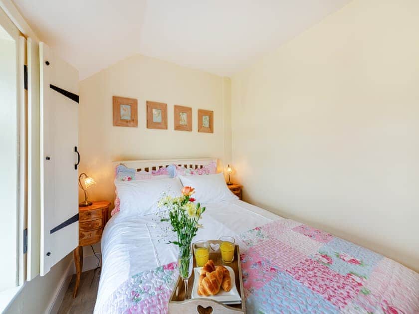 Lovely and welcoming double bedroom | Lake View Cottage, Yarrow Moor, near Bellingham