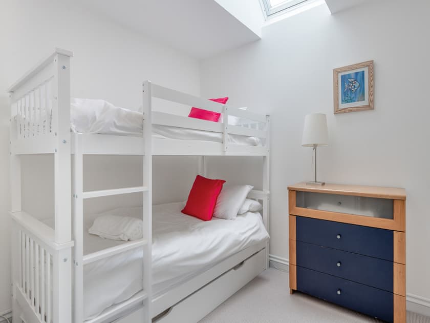 Bunk bedroom | Oak Cottage, Slapton