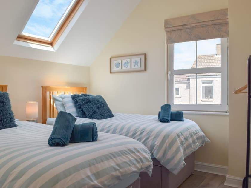 Twin bedroom | Morwood Cottage, Porthcawl
