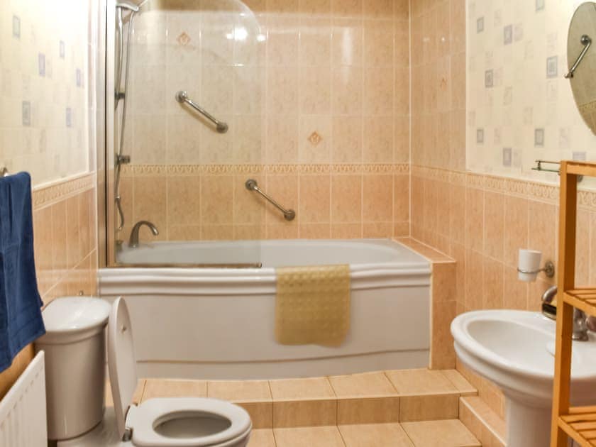 Bathroom | Chilton Manor House, Sittingbourne, near Faversham