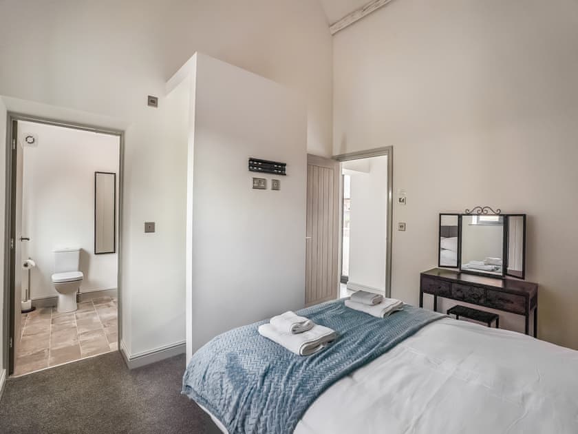 Double bedroom | Milkmaid’s Barn - Woodend Farm, Huntley
