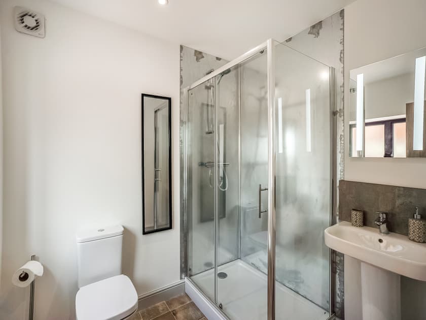 Bathroom | Milkmaid’s Barn - Woodend Farm, Huntley