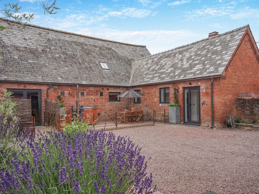 Exterior | Milkmaid’s Barn - Woodend Farm, Huntley