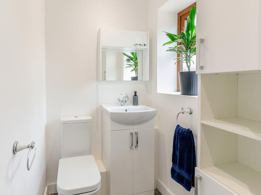 Bathroom | Juglans Barn, Belper