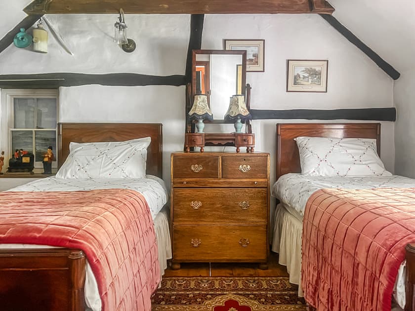 Twin bedroom | Monthly Tutor’s Cottage, Fishguard