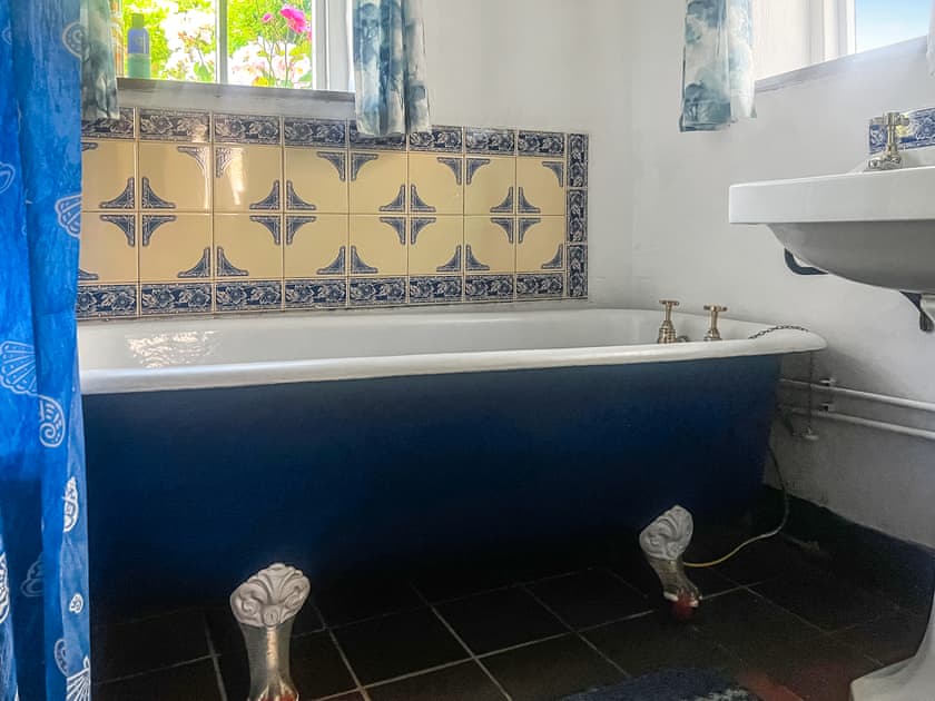 Bathroom | Monthly Tutor’s Cottage, Fishguard