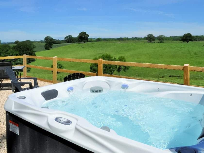 Hot tub | Shepherds Hut Retreat, Alderbury, near Salisbury