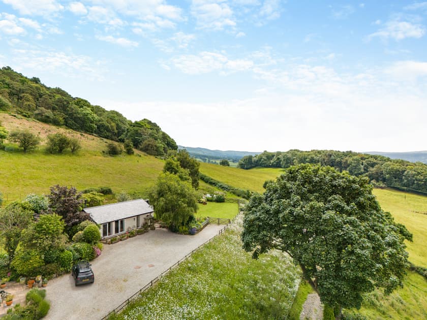 Setting | Beehive Cottage, Bodfari, near Denbigh