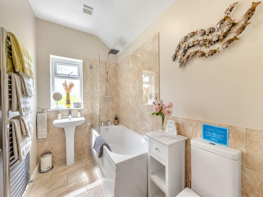 Bathroom | Beehive Cottage, Bodfari, near Denbigh