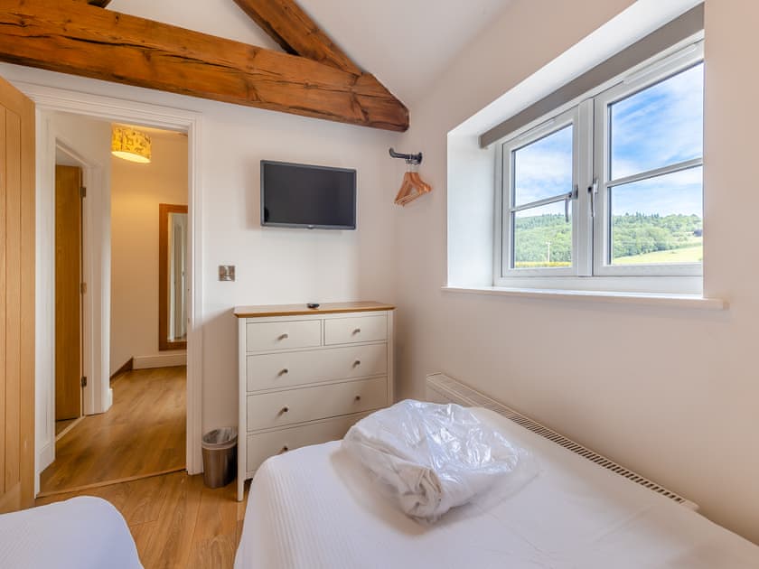 Twin bedroom | Y Stabl - Vale of Llangollen Farm Cottages, Trevor, near Llangollen
