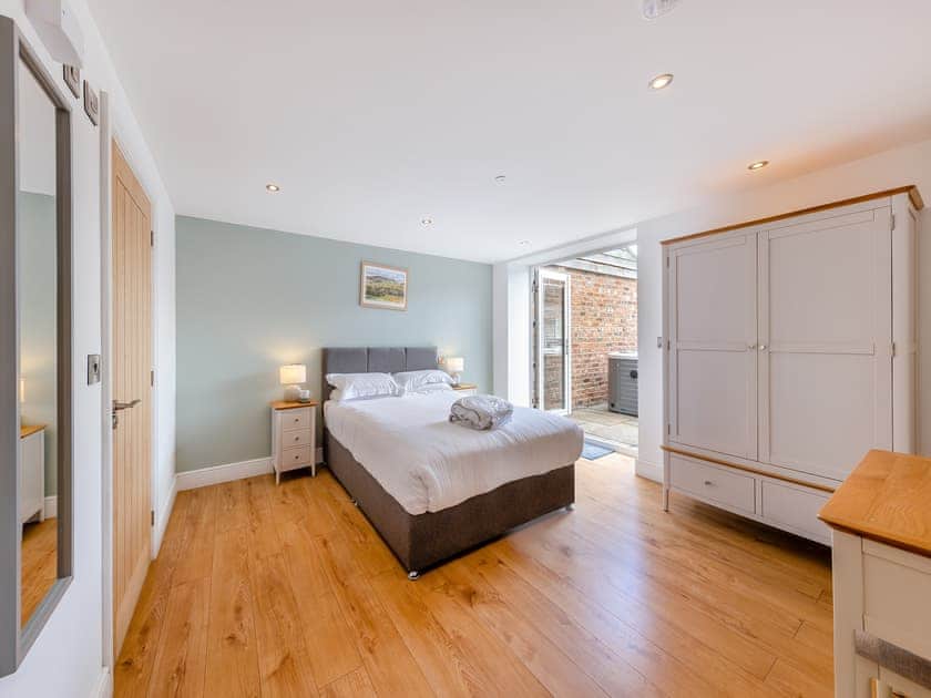 Double bedroom | Ty Godro - Vale of Llangollen Farm Cottages, Trevor, near Llangollen