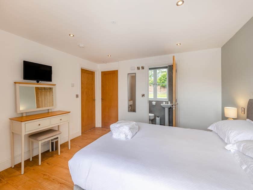 Double bedroom | Ty Godro - Vale of Llangollen Farm Cottages, Trevor, near Llangollen