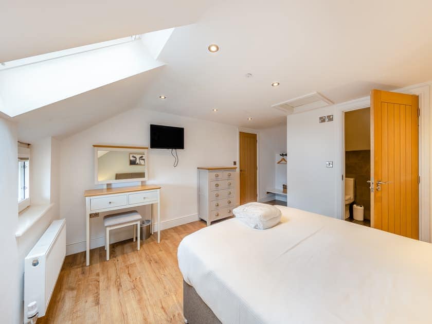 Double bedroom | Ty Godro - Vale of Llangollen Farm Cottages, Trevor, near Llangollen