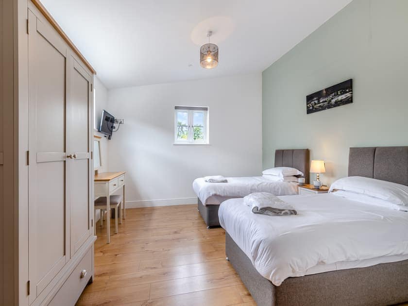 Twin bedroom | Ty Godro - Vale of Llangollen Farm Cottages, Trevor, near Llangollen